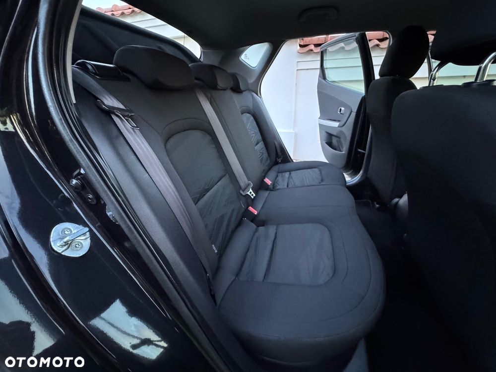 Kia Ceed - 29