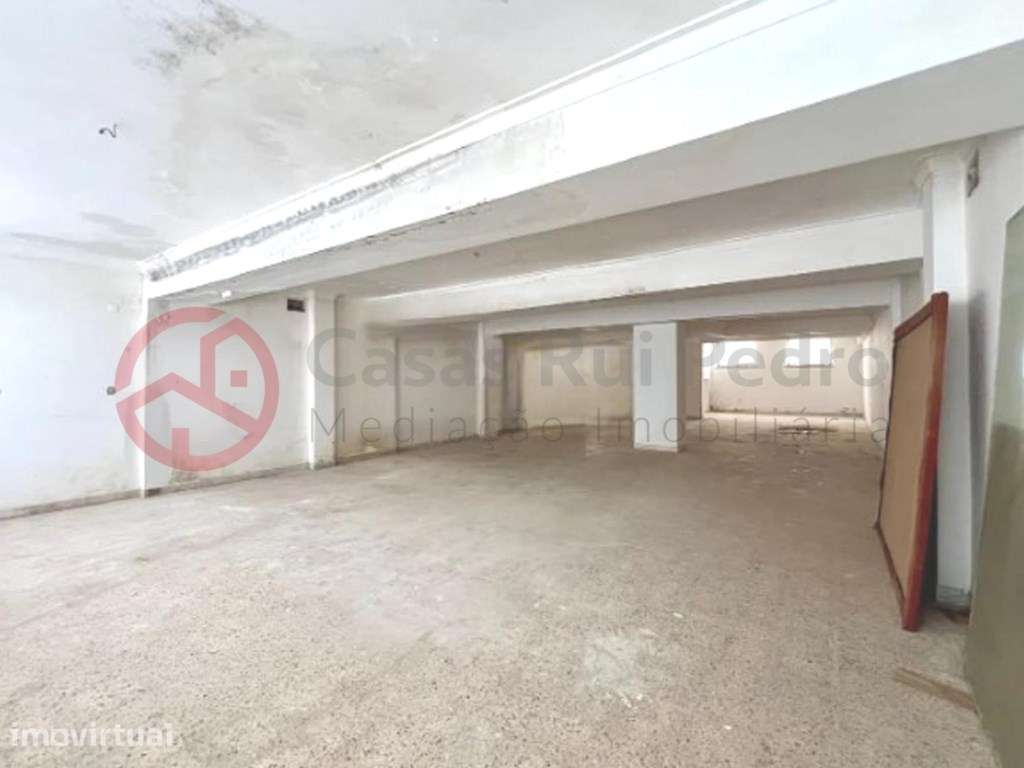 Loja com 210m², excelente localização e com acesso direto para viat... - Grande imagem: 4/20