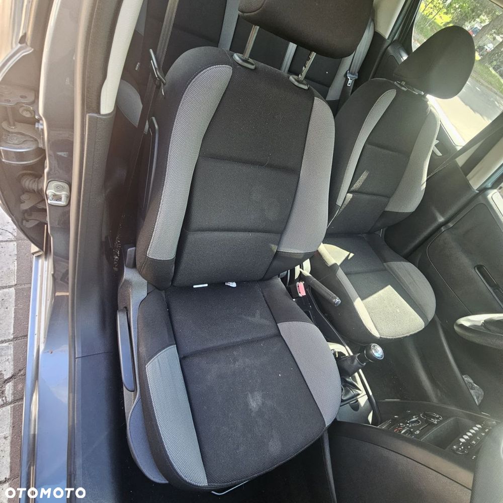 Peugeot 207 1,4 B 70 KW / 95 KM (kod lak: KTHC) pojazd na części - 15
