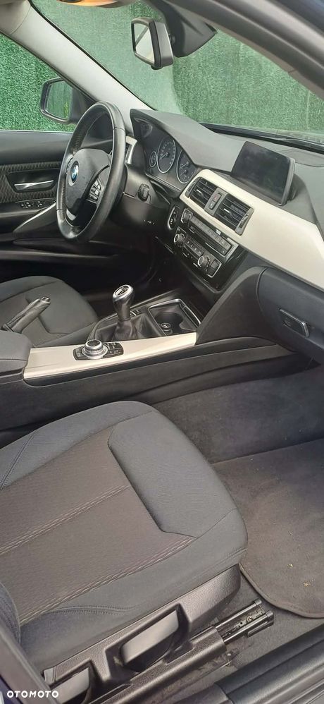 BMW Seria 3 318d xDrive - 9
