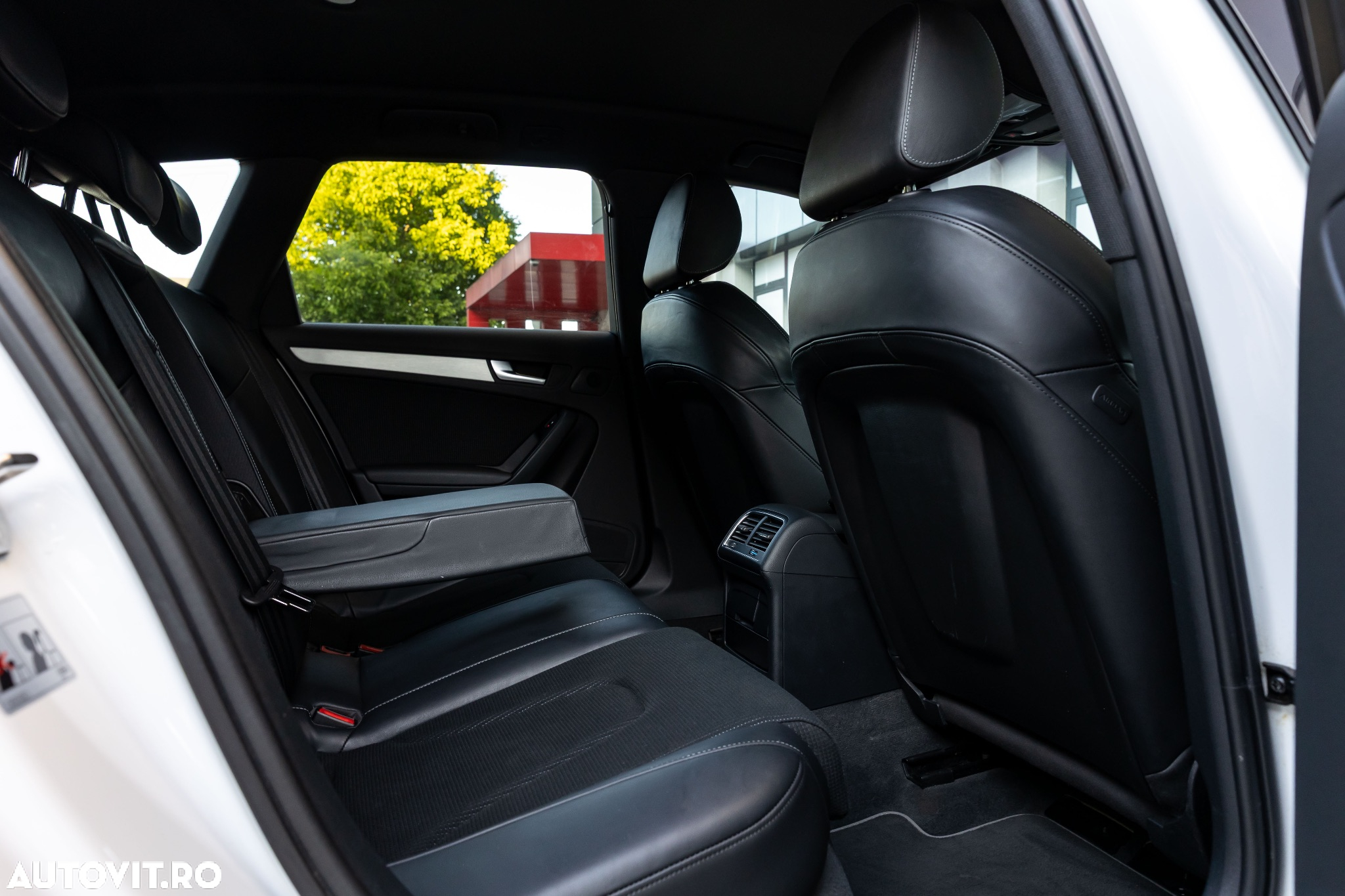 Audi A4 Avant 40 TDI S tronic S line - 9