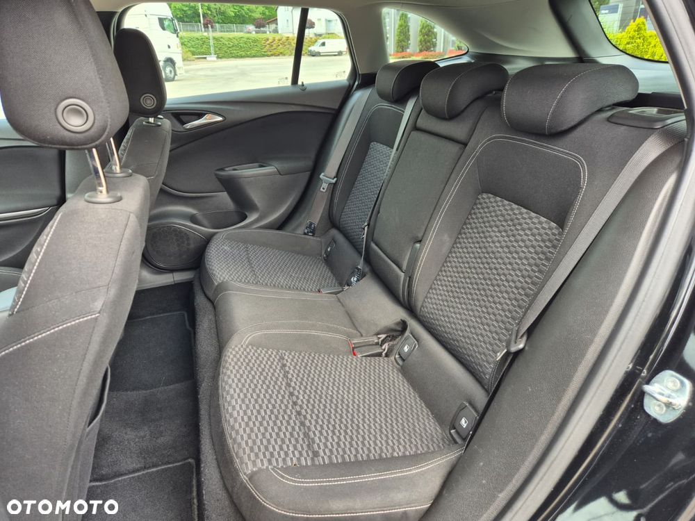 Opel Astra 1.6 CDTI Sport - 24