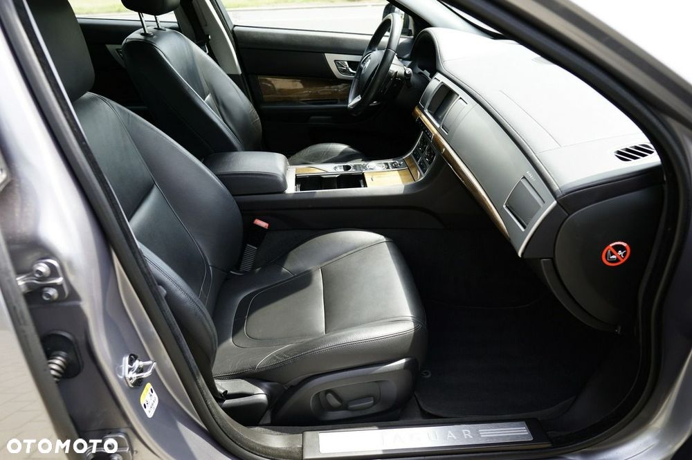 Jaguar XF 3.0 V6 D Luxury - 14