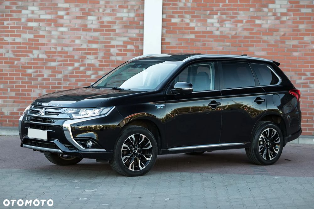 Mitsubishi Outlander Instyle NAVI + - 4