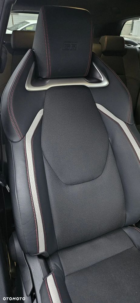 Toyota Corolla 1.8 Hybrid GR Sport - 25
