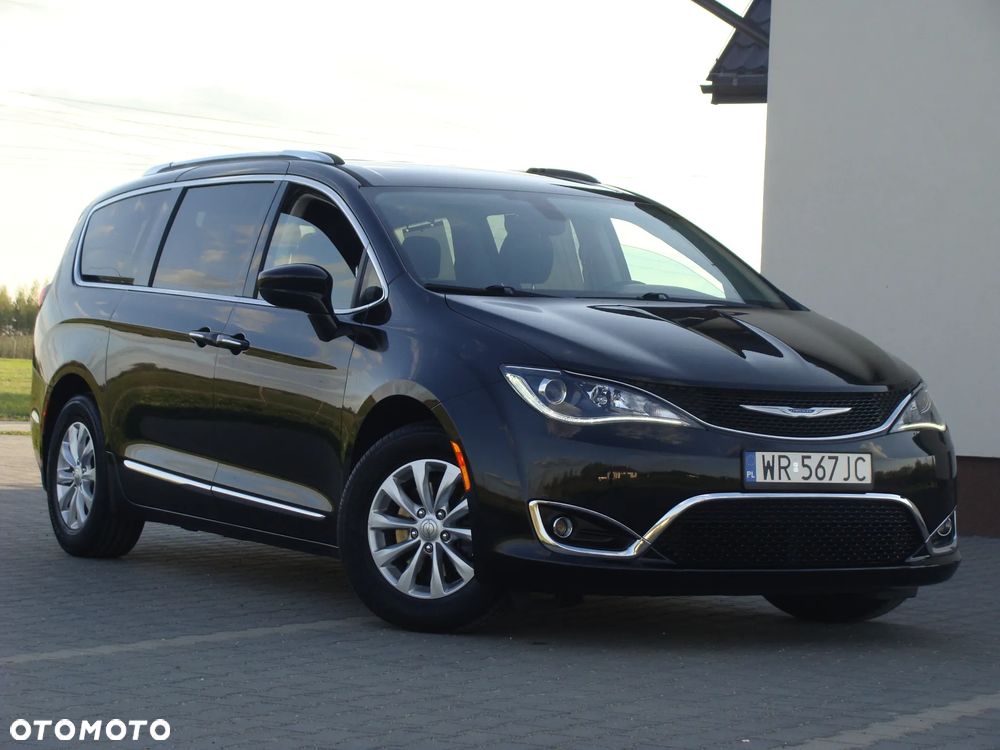 Chrysler Pacifica - 5