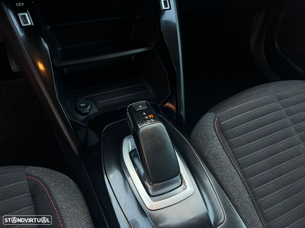 Peugeot e-2008 50 kWh Active Pack - 19