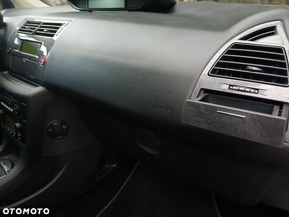 Citroën C4 2.0 16V Exclusive - 22
