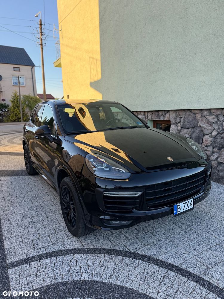 Porsche Cayenne - 1