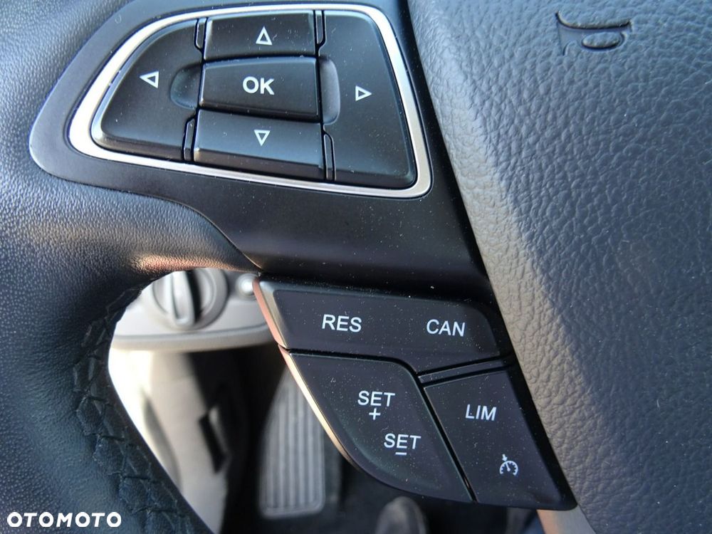 Ford Kuga 1.5 EcoBoost 2x4 Titanium - 18