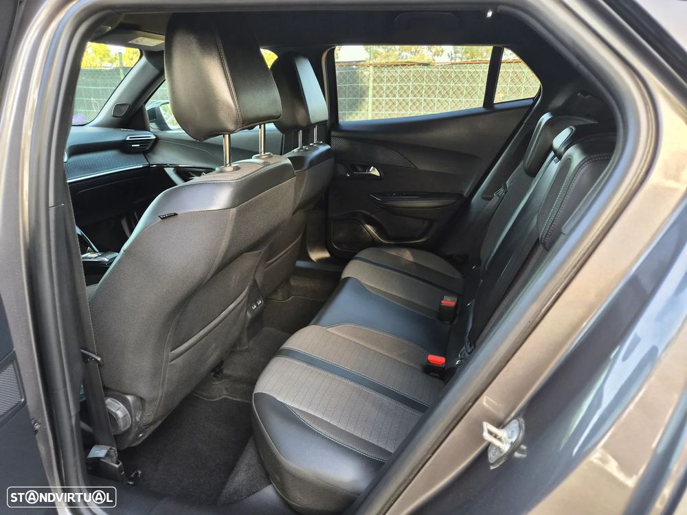 Peugeot 2008 1.2 PureTech Allure EAT8 - 18