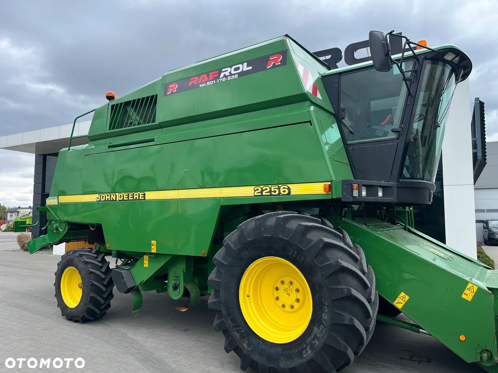 John Deere 2256 - 2