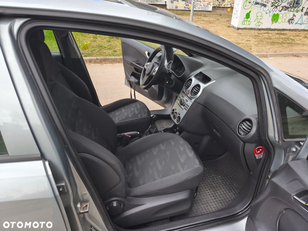 Opel Corsa 1.2 16V Edition / Active - 9