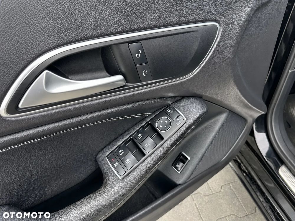 Mercedes-Benz CLA 180 BlueEffICIENCY Edition - 21