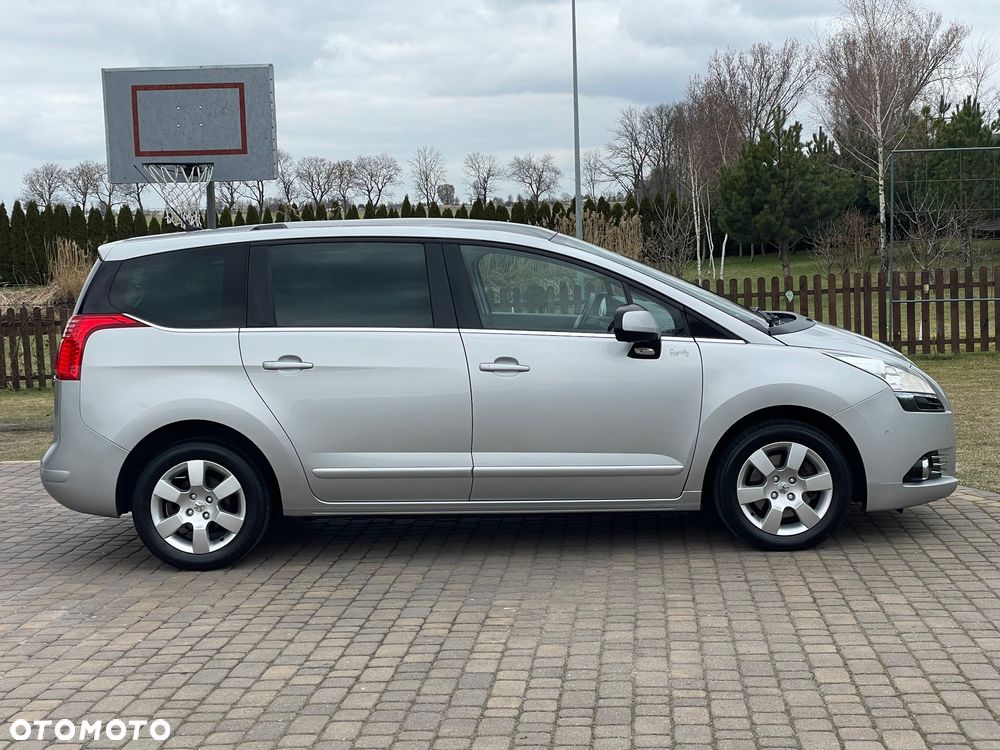 Peugeot 5008 HDI FAP 150 Family Plus - 11