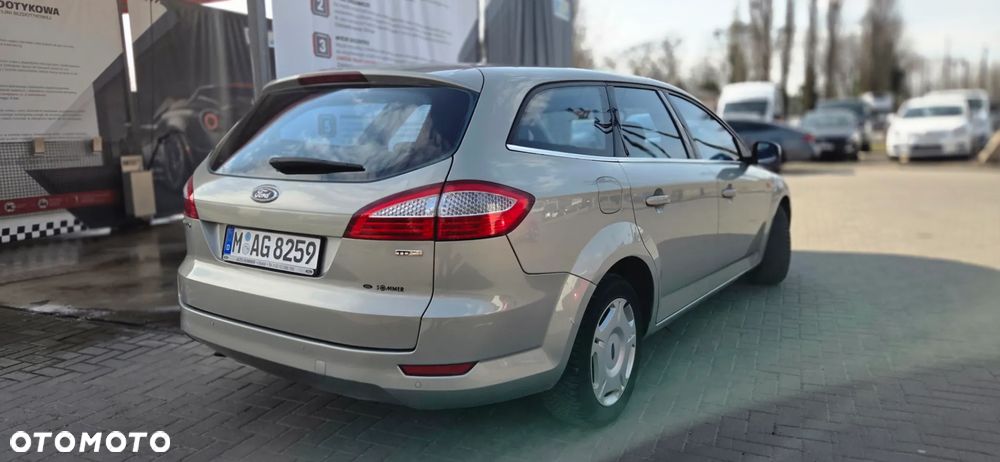Ford Mondeo 2.0 TDCi Ghia - 11