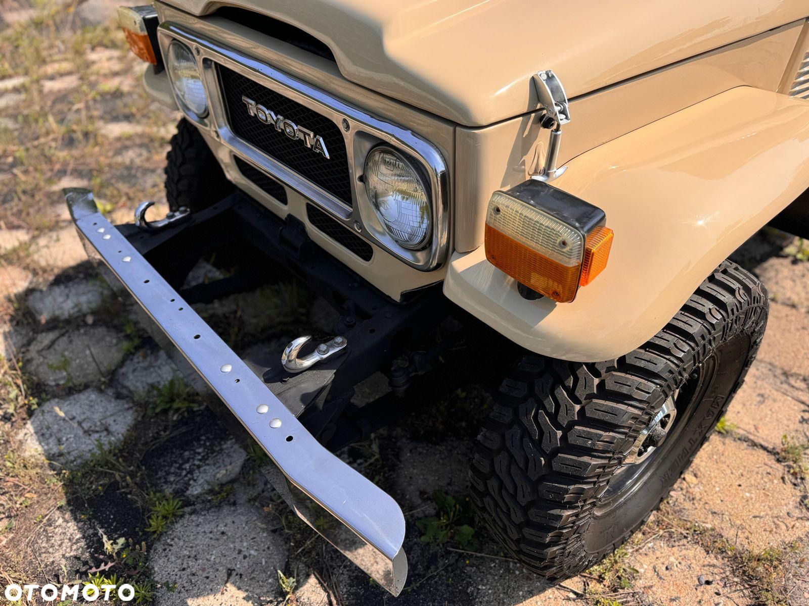 Toyota FJ - 2