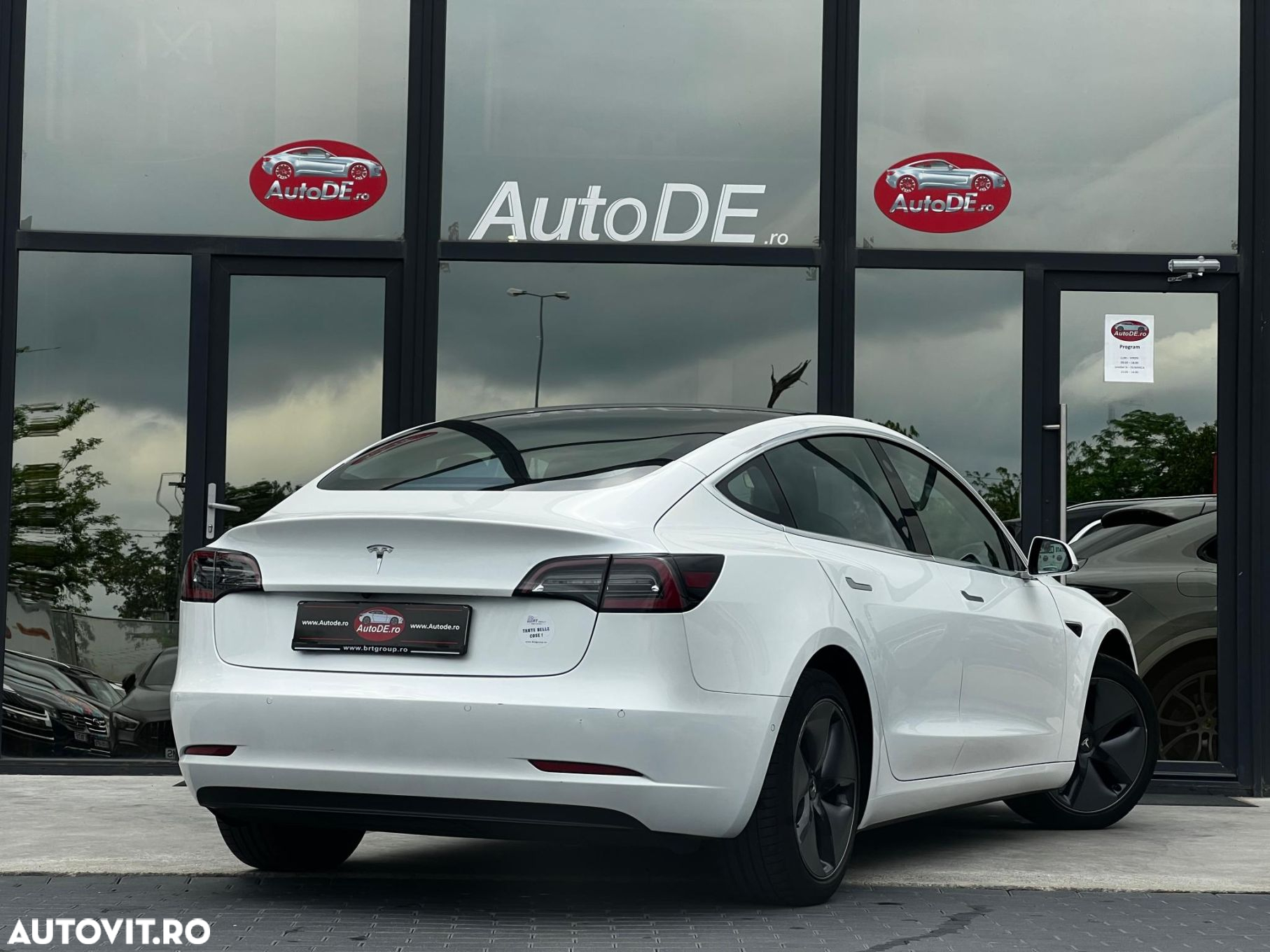 Tesla Model 3 - 4
