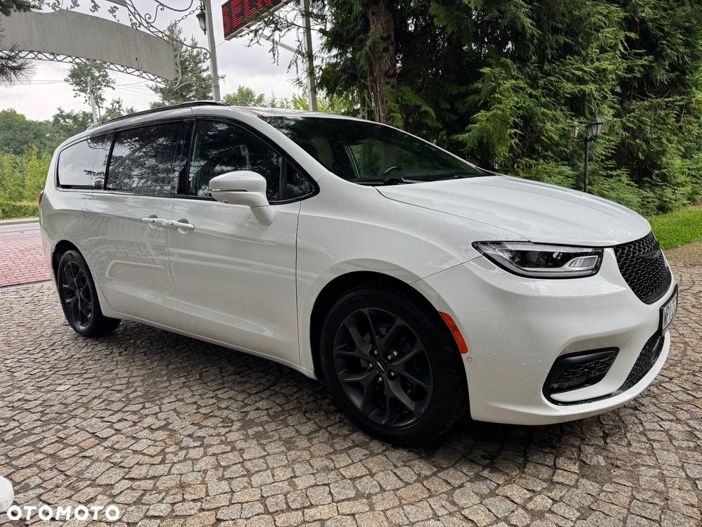 Chrysler Pacifica - 4