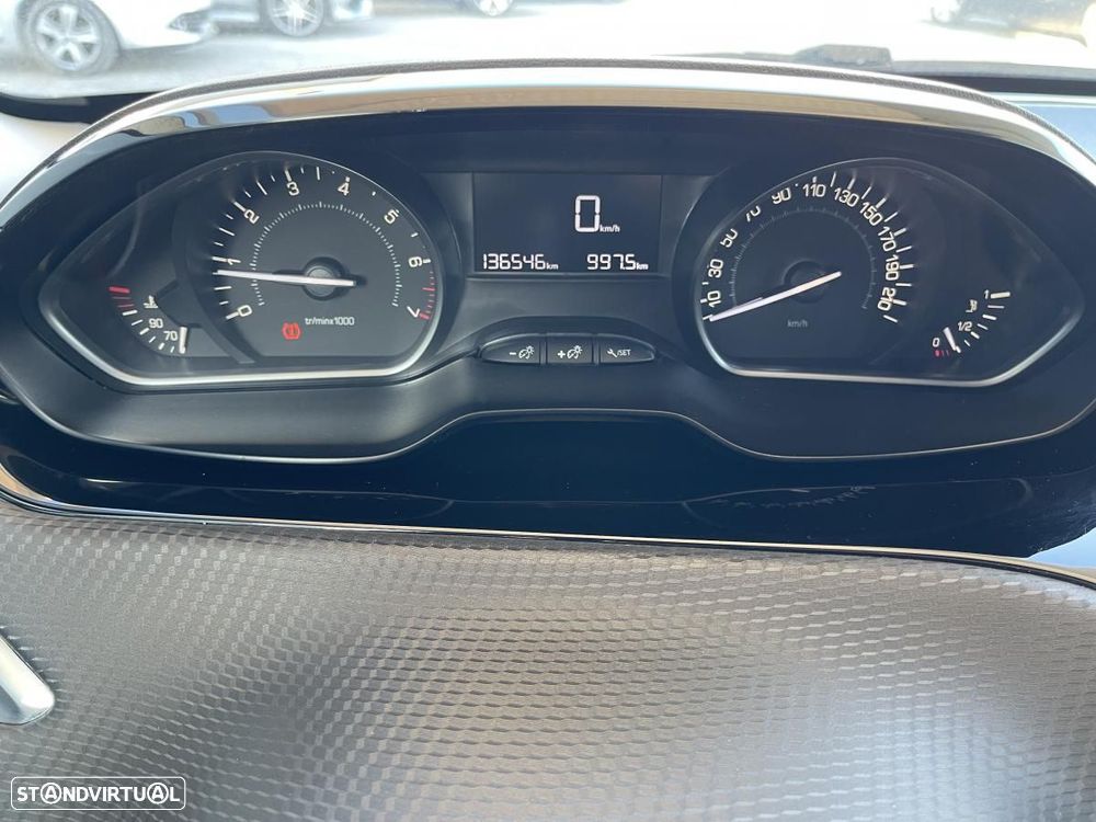 Peugeot 208 1.2 PureTech Style - 21