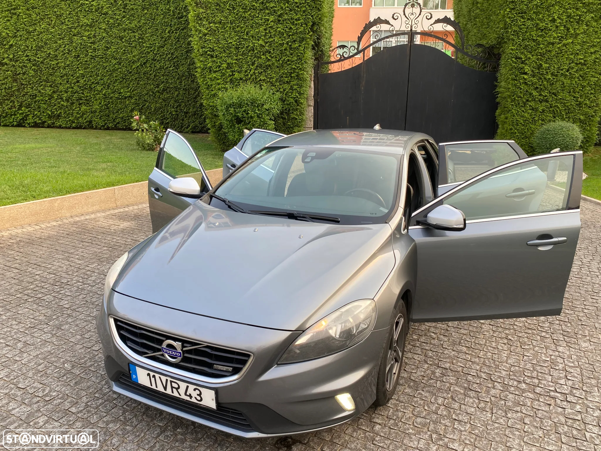 Volvo V40 - 42