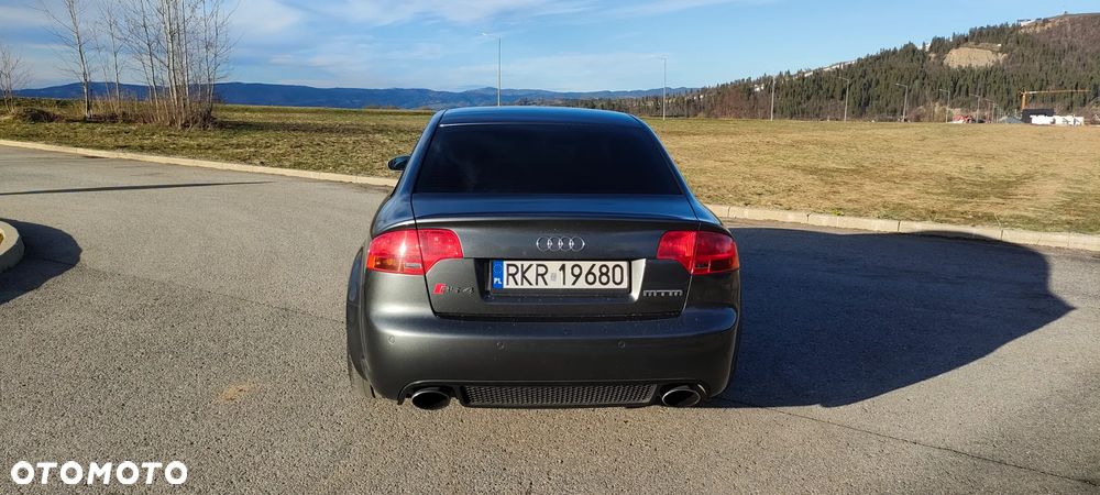 Audi RS4 Limousine - 4