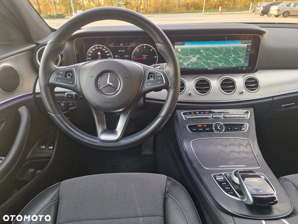 Mercedes-Benz Klasa E 220 d 4Matic 9G-TRONIC AMG Line - 21