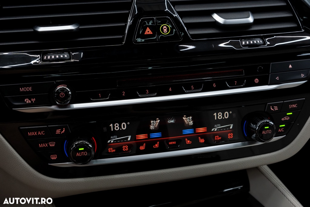 BMW M5 M550i xDrive AT - 38