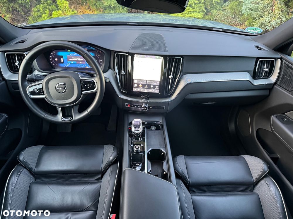 Volvo XC 60 B4 D Plus Dark - 21