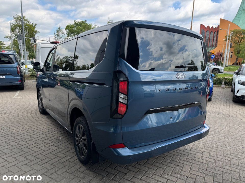 Ford Tourneo Custom - 14