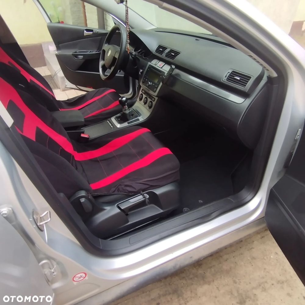 Volkswagen Passat 2.0 TDI DPF Highline - 9