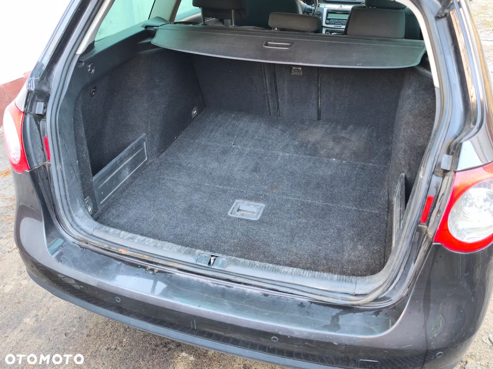 Volkswagen Passat 1.6 Comfortline - 23