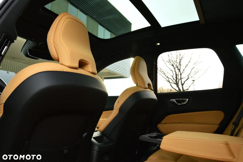 Volvo XC 60 T8 Plug-In Hybrid AWD Ultimate Dark - 17