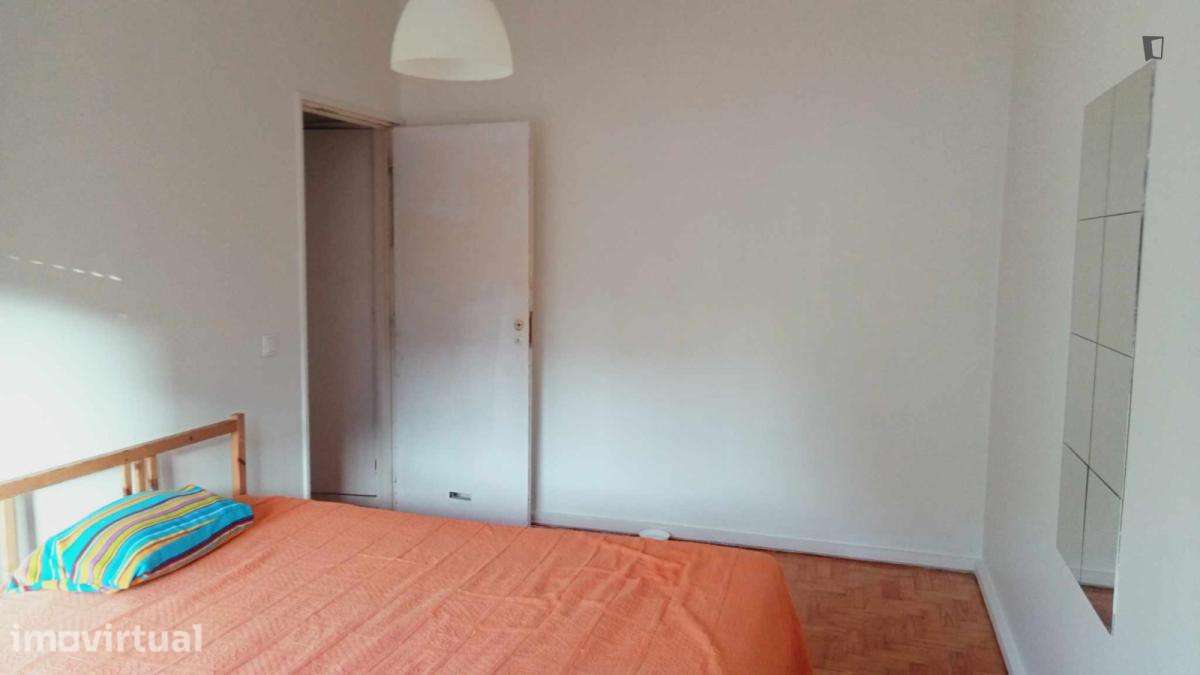Quarto - localizado em Santo Ildefonso Porto - Grande imagem: 3/6