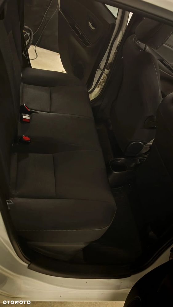 Toyota Yaris Hybrid 100 Selection Platinum - 12