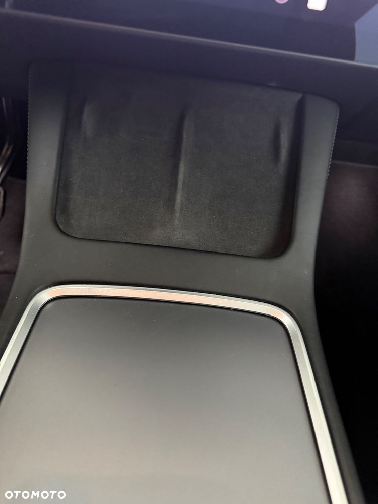 Tesla Model Y Long Range Dual Motor AWD - 17