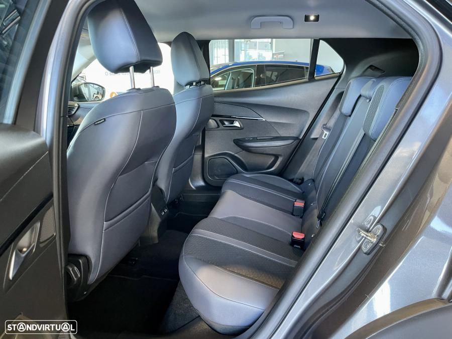 Peugeot 2008 1.2 PureTech Allure Pack EAT8 - 26
