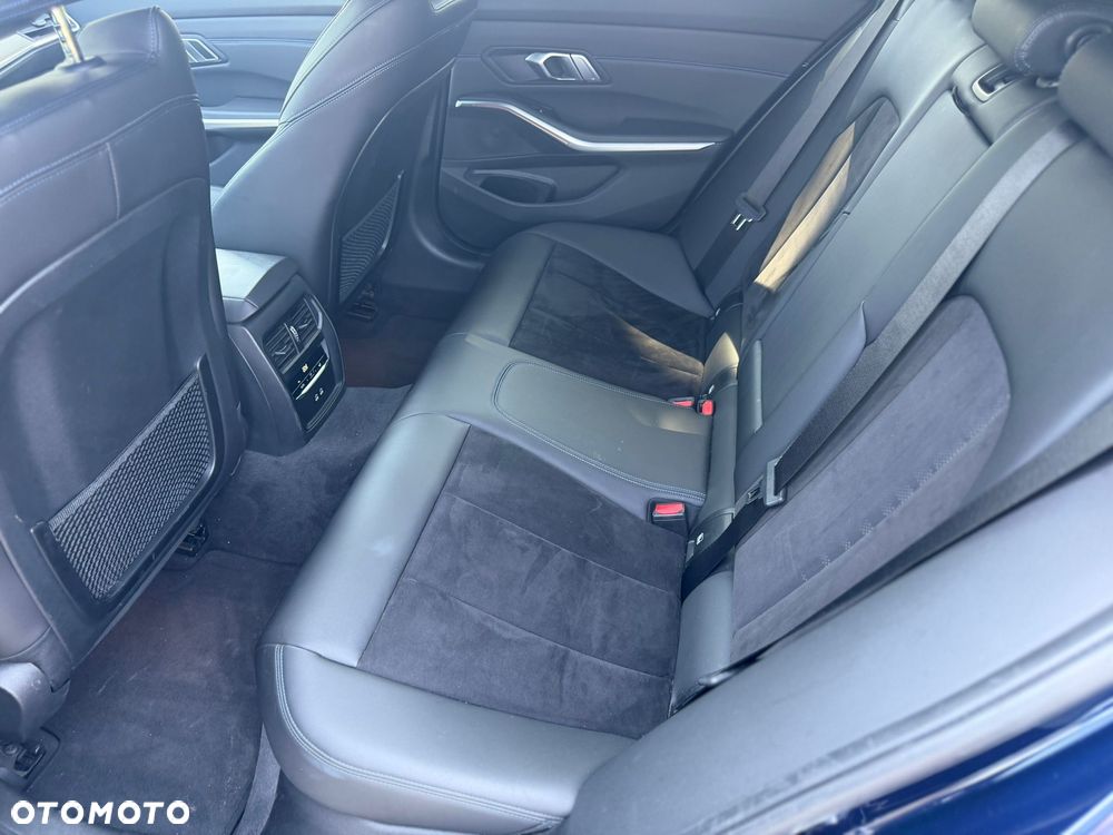 BMW Seria 3 330d xDrive M Sport - 21