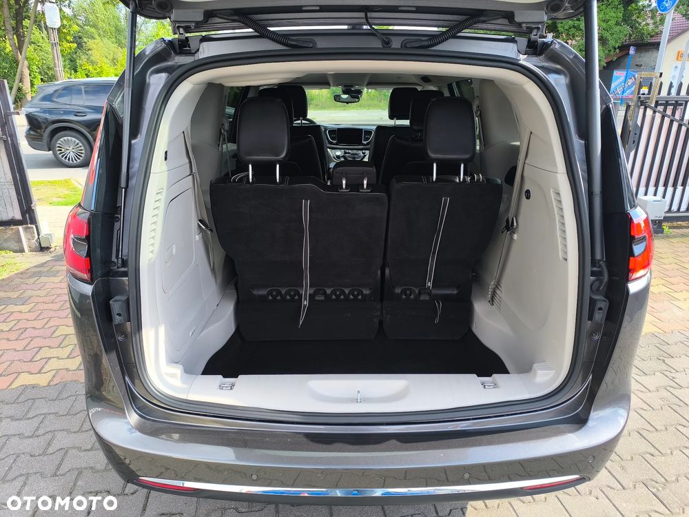 Chrysler Pacifica - 30