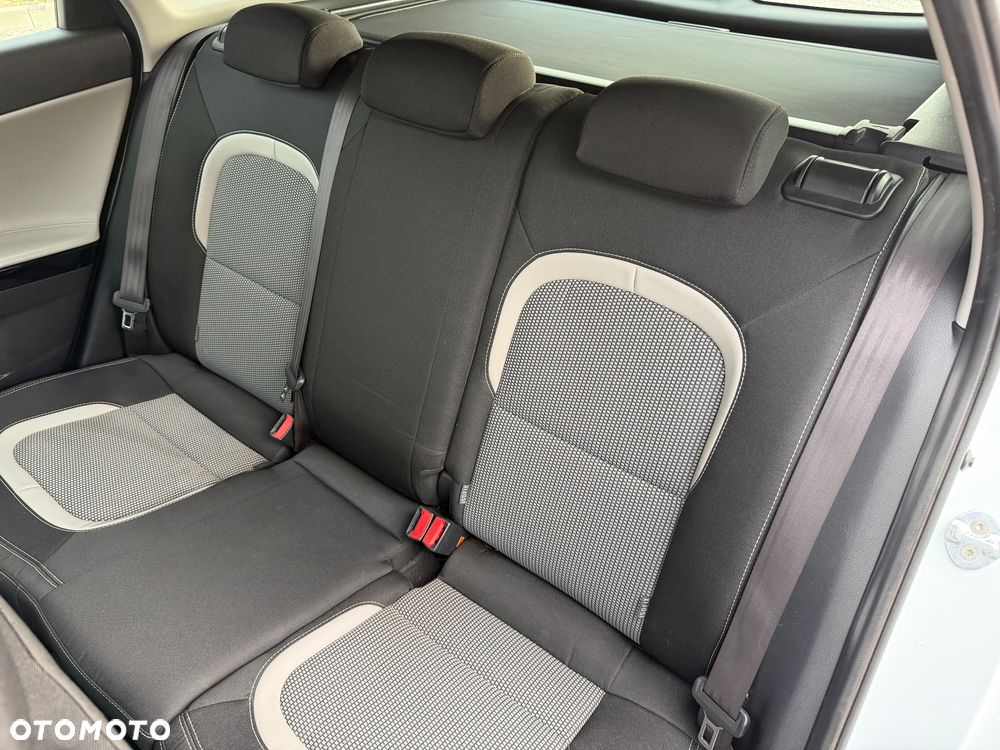 Kia Ceed - 22