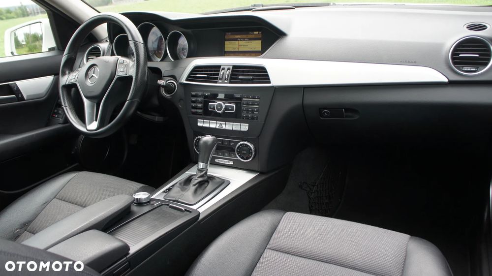Mercedes-Benz Klasa C 180 CGI Automatik BlueEFFICIENCY - 24