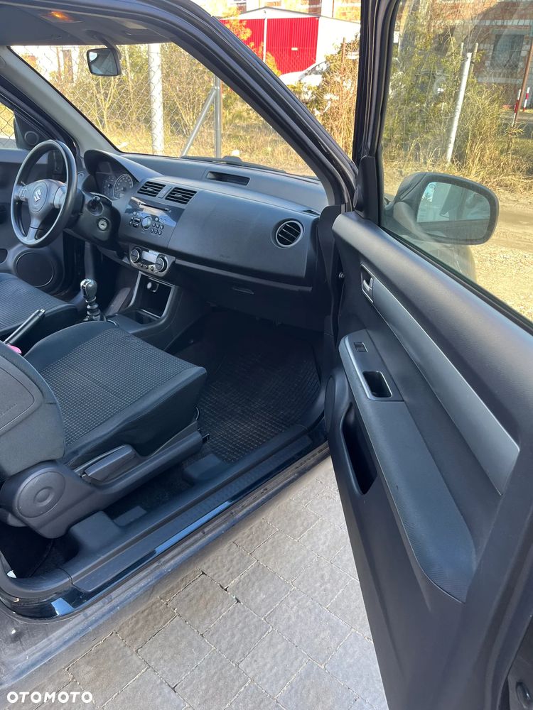 Suzuki Swift 1.3 DDiS 16v GLX - 15