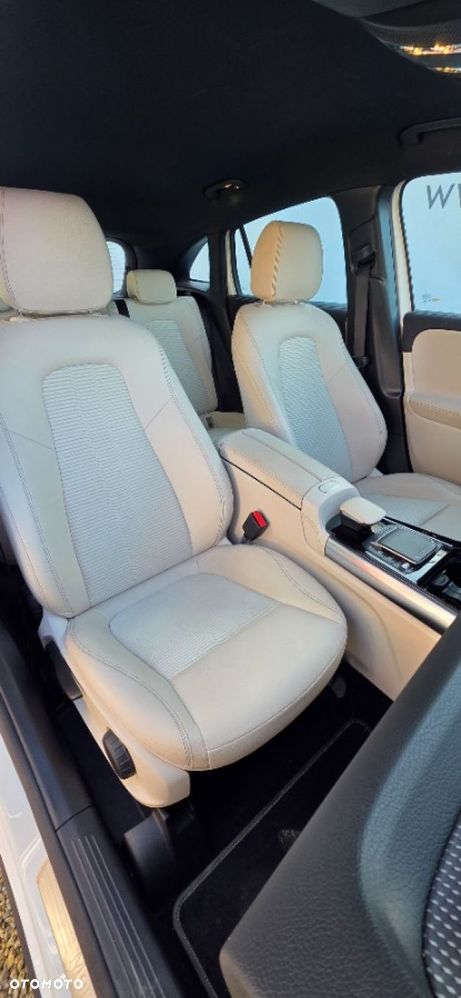 Mercedes-Benz GLA - 39