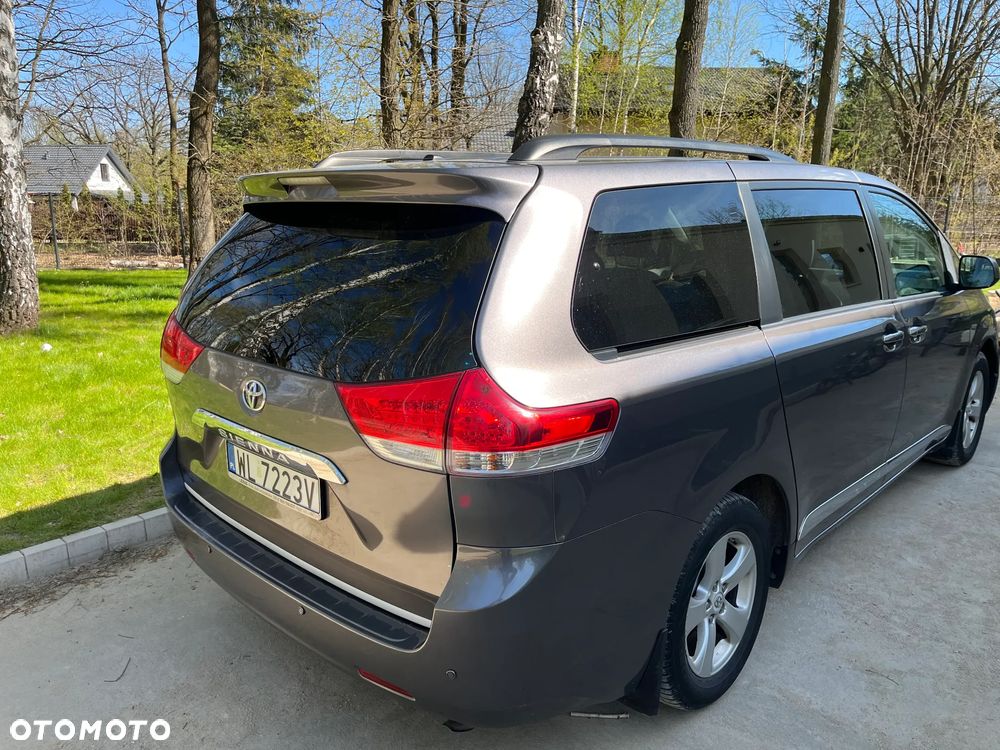 Toyota Sienna 3.5 V6 - 2