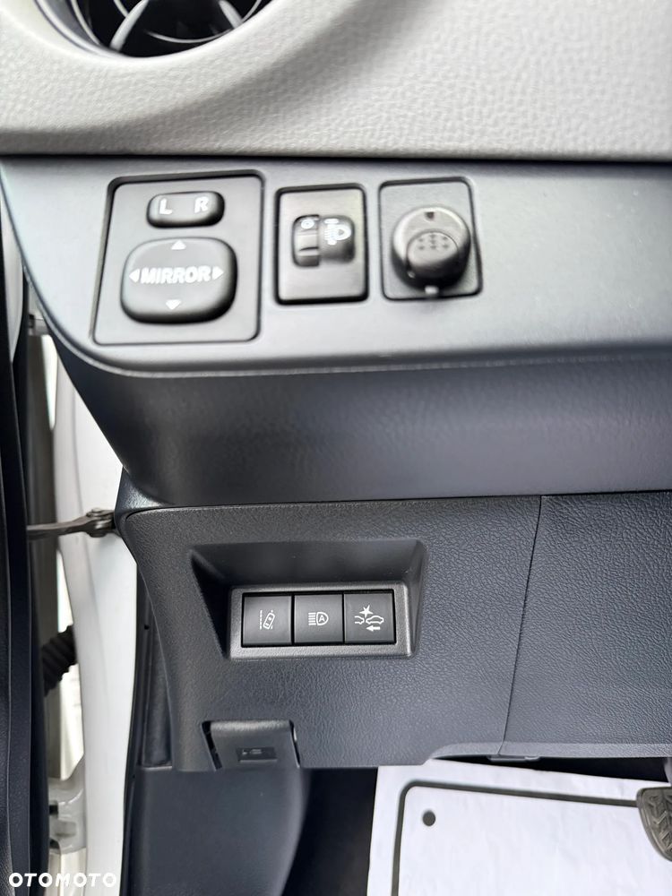 Toyota Yaris Hybrid 100 Active - 9