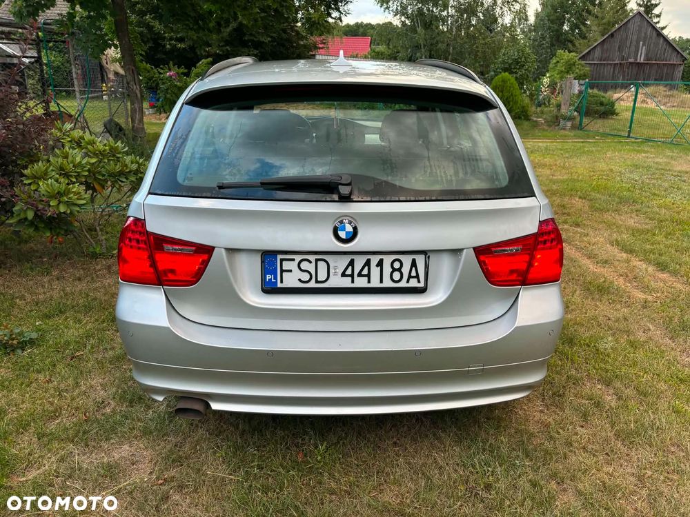 BMW Seria 3 318d DPF - 32