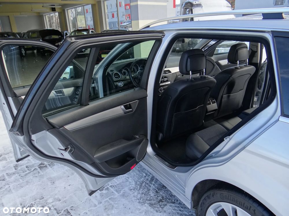 Mercedes-Benz Klasa C 180 CGI BlueEff Avantgarde - 33