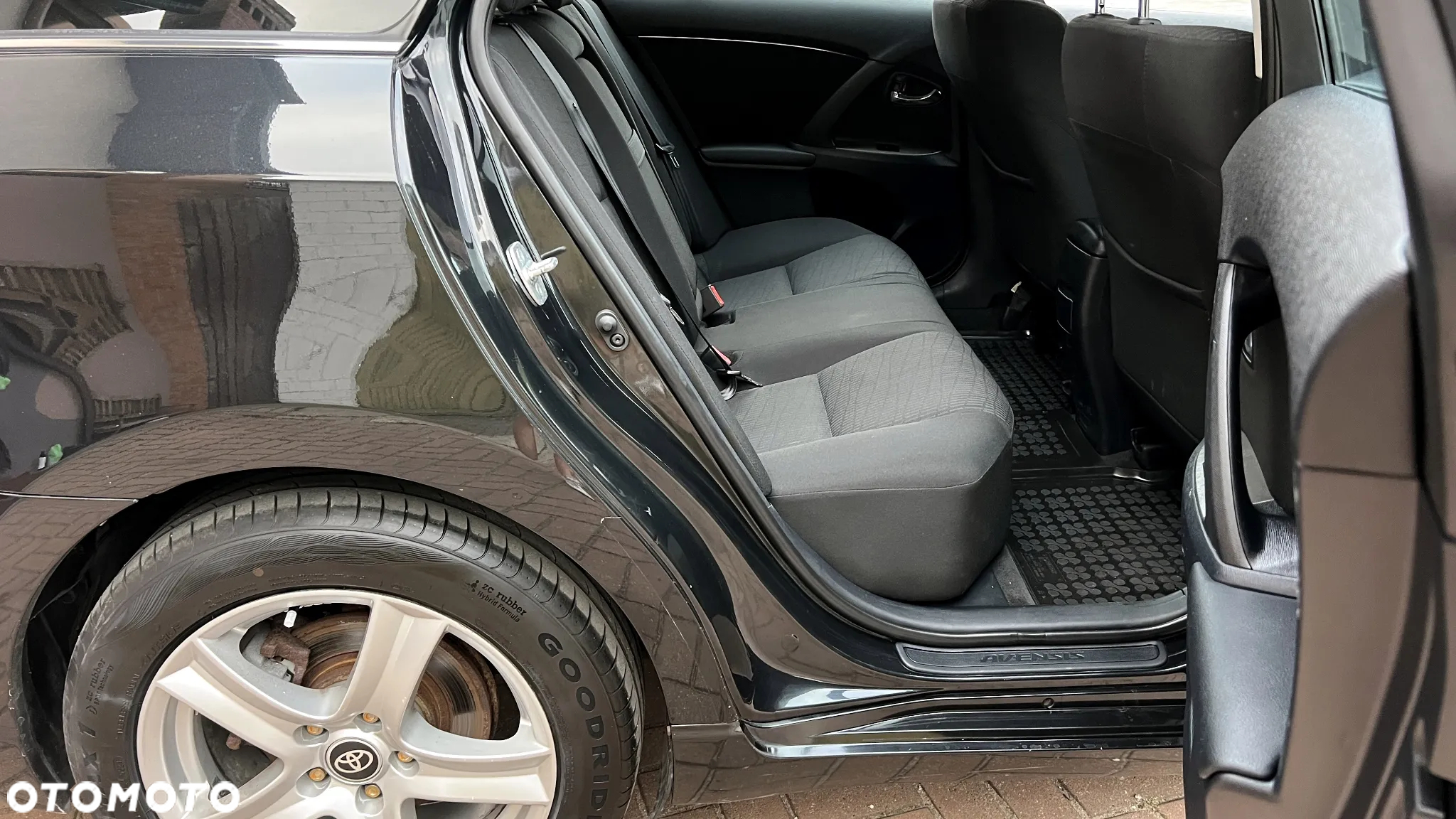 Toyota Avensis Combi 2.0 D-4D - 24