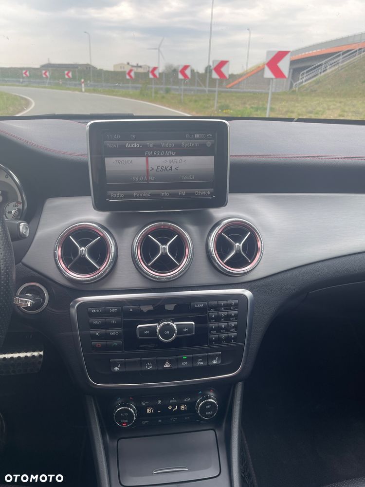 Mercedes-Benz CLA 250 7G-DCT - 33
