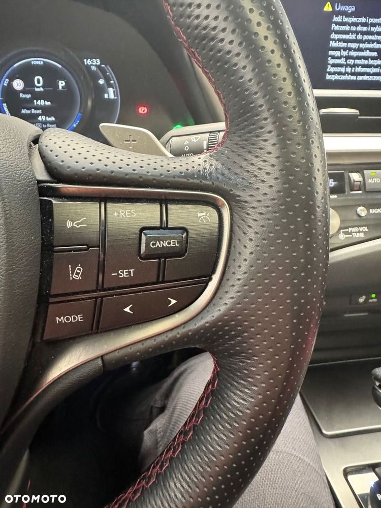 Lexus ES 300h F Sport Edition - 16